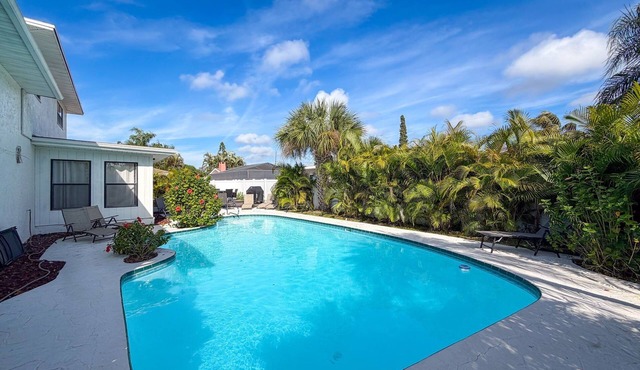 Pool | Outdoor Dining | Near Beach