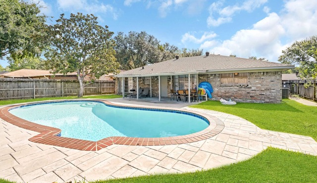 Pool-Outdoor Kitchen, Pool table,Spa, Sleeps 12. Weekly & Monthly discounts.