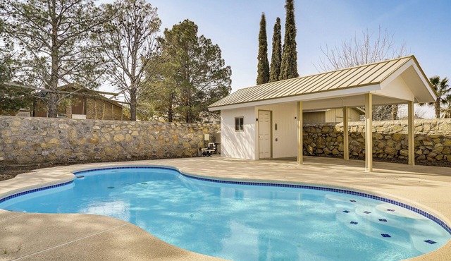 Pool & Outdoor Space: Sunny El Paso Retreat!