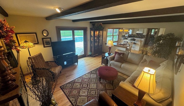Pool overlooking golf course close to downtown