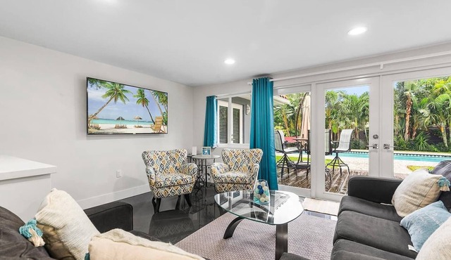 Pool paradise by the beach! Heated Pool!