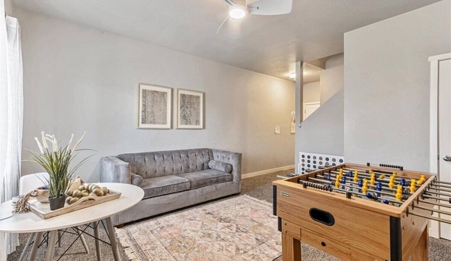 Pool, pickle ball, Pet Friendly! 30+ day welcome!