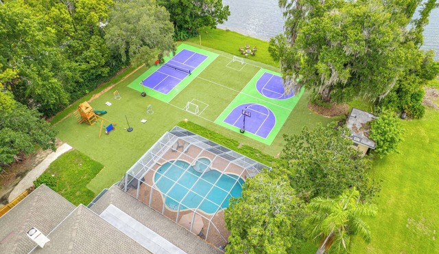Pool * Pickleball * Soccer * Basket * Sleeps 18!