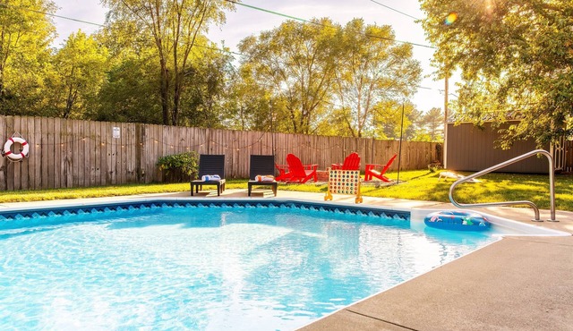 Pool & Play | Hot Tub, Ping Pong, Nintendo Switch