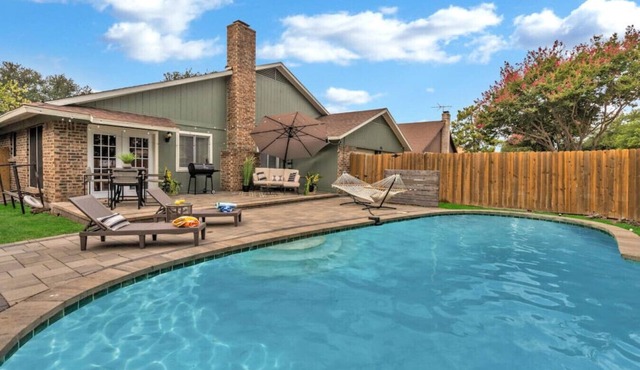 Pool Playhouse: FirePit, Grill, Billiards & Jenga