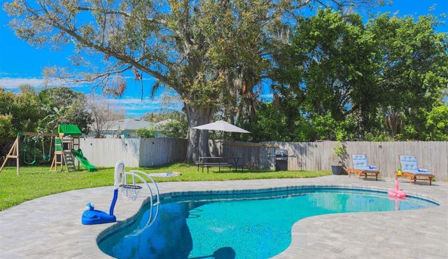 Pool, Playset, 15 min to Pier 60 @ Cove Cay Oasis