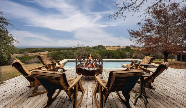 Pool, Porch & Stunning Views: Spacious Texas Home!
