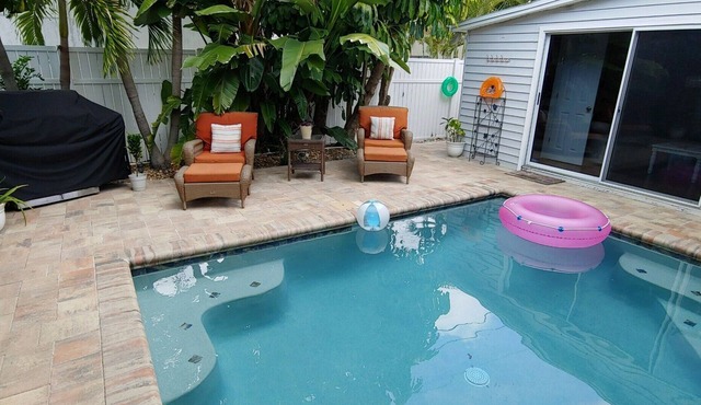 POOL, PRIVACY & BEACH STEPS AWAY