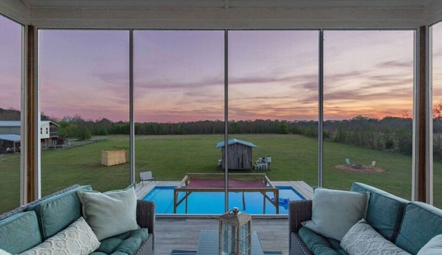 Pool, private, scenic views, convenient, pets ok