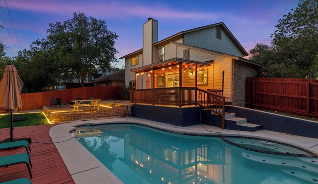 Pool, Putt-Putt, Fire Pit, Sleeps 16