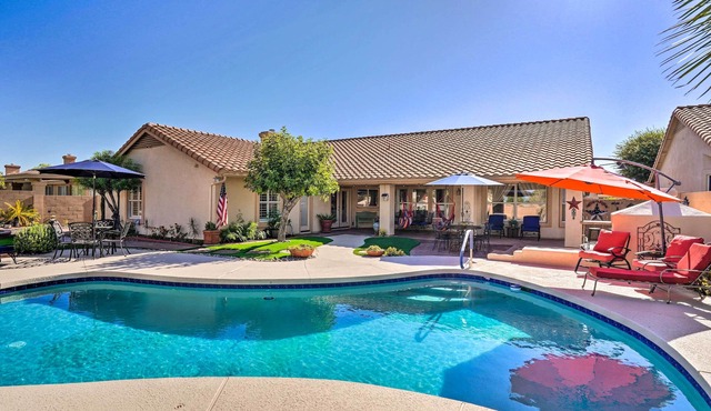 Pool, Putting Green, Fire Pit: Elegant Peoria Home