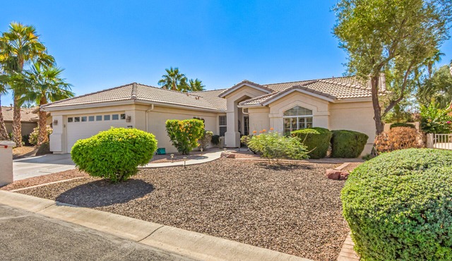 Pool & Putting Green with Golf Cart minutes to Golf Courses in Sunny Arizona!