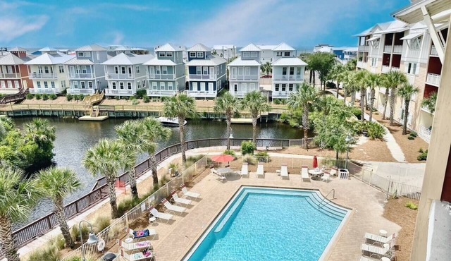 Pool Resort Condo Walk to Beach Sleeps 6