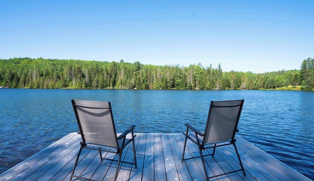 Pool, Spa, Private Lake & EV | Chalet Hello
