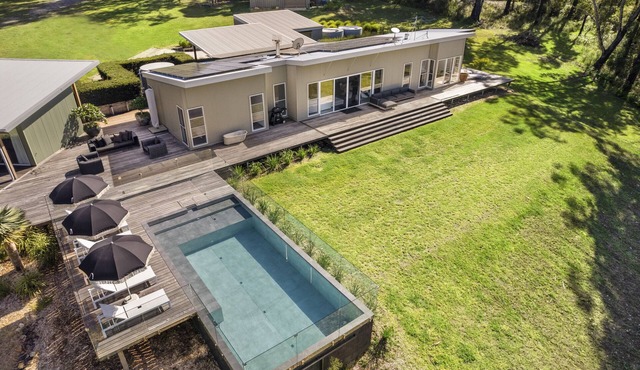 Pool, Sauna, Cold Plunge, Gym on 5 acres. Minutes to national park and Beaches