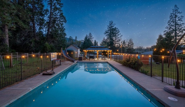 Pool*Sauna*HotTub*Theater*Bar*Pickleball*Volleyball