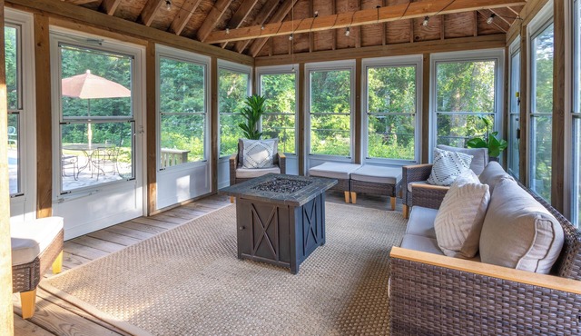 Pool & Screened Deck! Home 2 Mi to Mashpee Commons