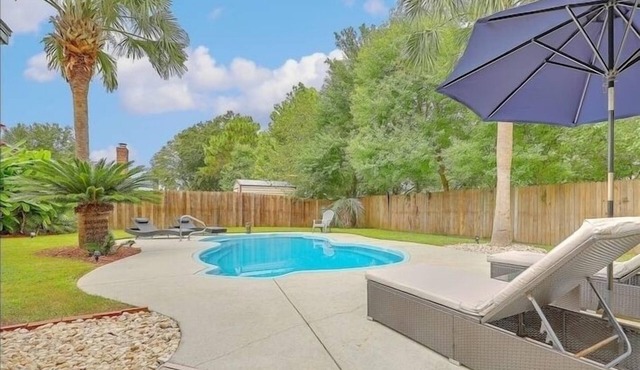 Pool + Screened Porch + Pool Table + Large Yard