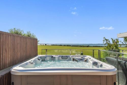 Pool - Sea view - Jacuzzi