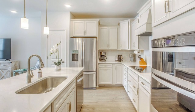 Pool + Shuttle to Ocean! North Myrtle Beach Escape