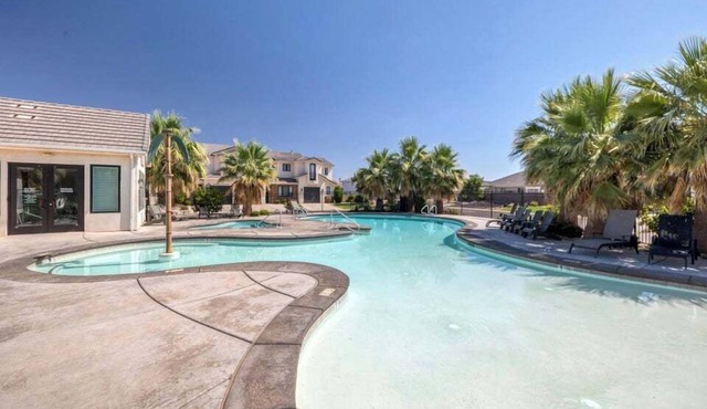 Pool Side Villa |Pet-Friendly Modern Escape w/Games, Pool Toys, Bikes & More! Near St.George