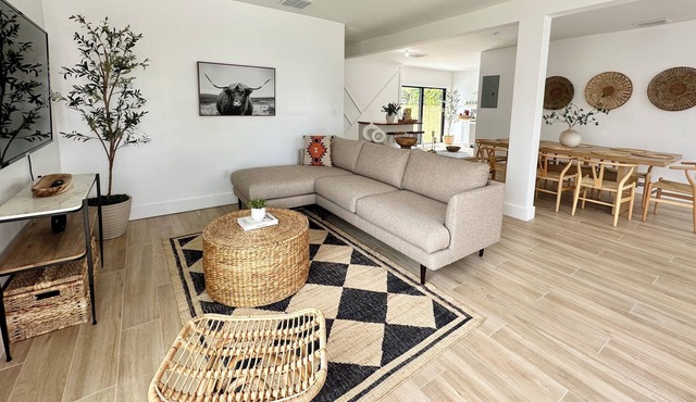 POOL- Sleeps 8- Mins to Calle 8 - SoBe - Brickell