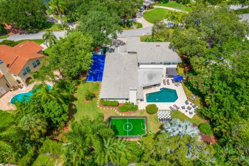Pool Soccer Basketball Game Room Sleeps 20