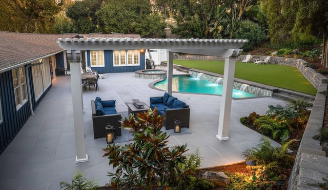 Pool, spa, 1 mile from the beach! The Deja Blue Pool Paradise in La Jolla