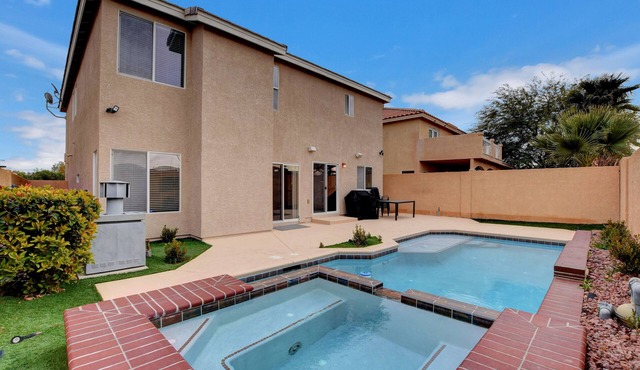 Pool/Spa-15 min from ✈️ & strip. Smart TVs Close to shopping 🍔 freeway, Costco