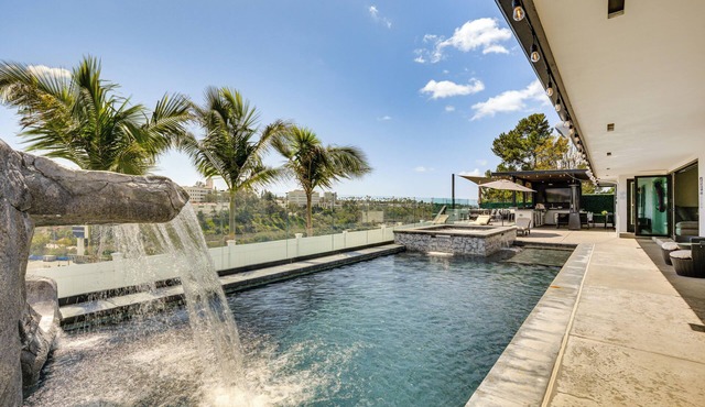 Pool, Spa & City Views: Luxe Home in San Diego!