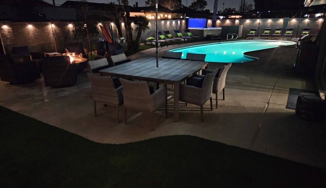 Pool, Spa, Fire Pit, Grown Up Swings-Your Own 5BR/3BA Resort-LOW Pool Heat Fee