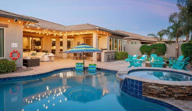 Pool, Spa, Firepit & Putt , Walk to Gilbert Park