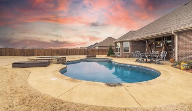 Pool/Spa Home In Horse Country