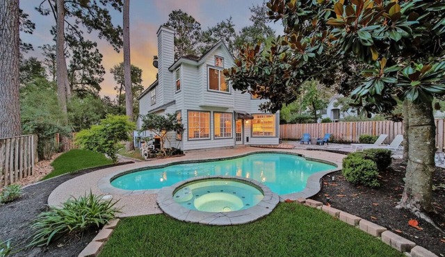 Pool & Spa – The Woodlands Gem
