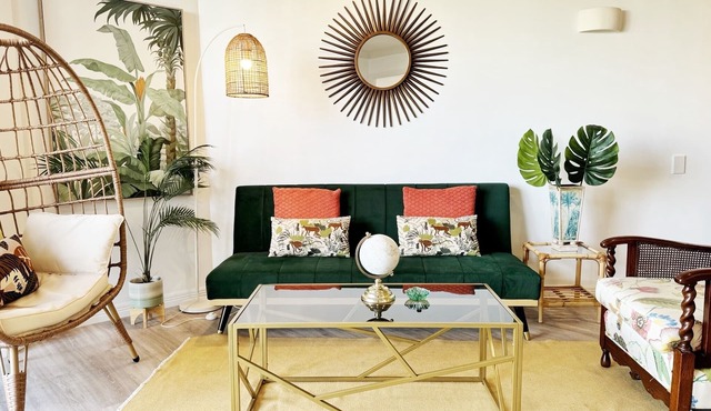 *Pool, spa, two balconies, park views!*