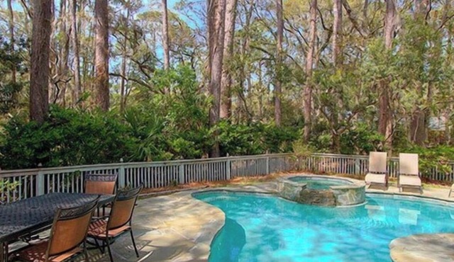 Pool/Spa! Walk to BEACH! Dog friendly!