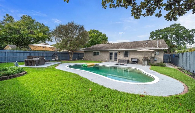 Pool Stay Near DT, Heights WiFi Games Yard BBQ