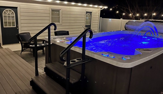 POOL/SWIM SPA/HOT TUB! 300 FEET TO SECLUDED BEACH KAYAKS! Bayshore Getaway!