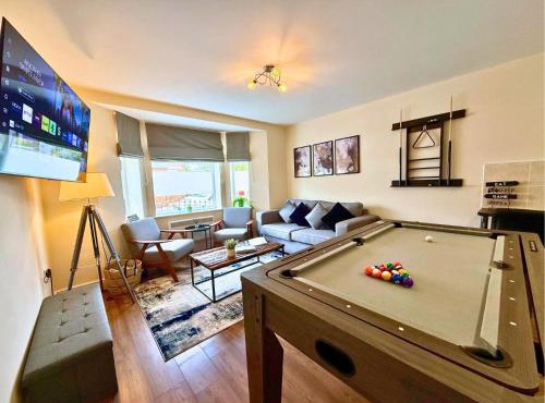 Pool Table 1-Bedroom House, near City Centre and Public Transport, Dog Friendly, Sleeps 5, Free Parking