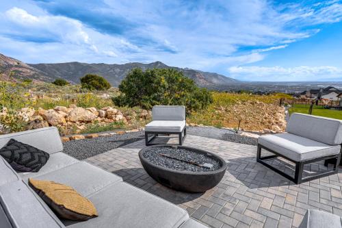 Pool Table and Putting Green! Scenic Ogden Escape