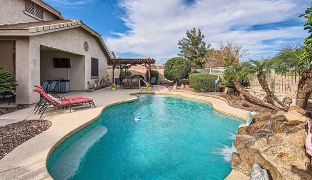 Pool Table + Bar! Family-Friendly Phoenix Retreat