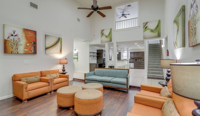 Pool Table & Patio w/Bar: Spacious Houston Gem!