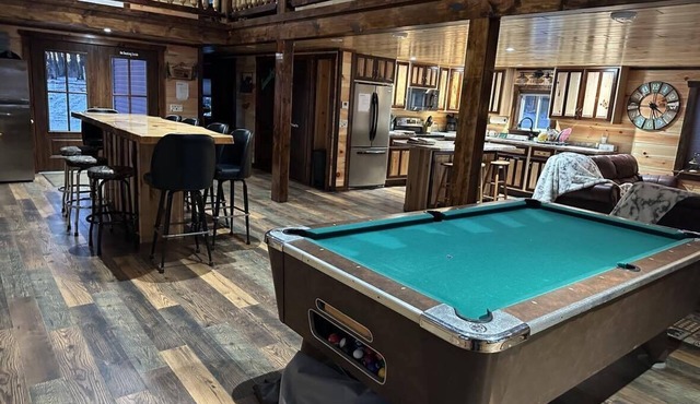 Pool Table! Pet Friendly! Lakeside!-Unique Getaway!