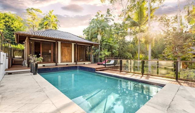 Pool, Tennis & Cinema! 7Beds Bali-Inspired Retreat