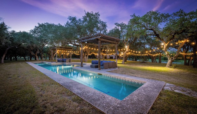 Pool, Tennis & Pickleball Ultimate Hill Country Retreat| Creek| Sleeps 10
