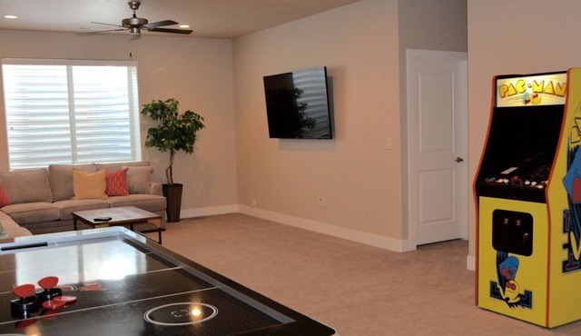 Pool + Theater + Arcade + Canyon View + Sleeps 22 + Across from pool entrance