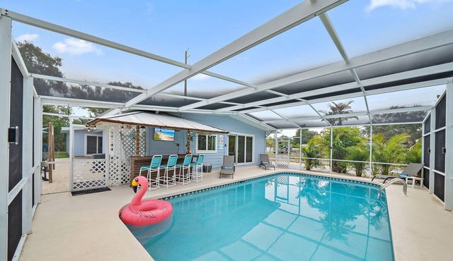 Pool+Tiki Bar+Mini Golf+Game Room near IMG,beaches
