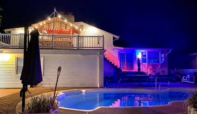 POOL, TIKI BAR, WATERFRONT home, 8 LBI Beach passes in Mystic Island NJ