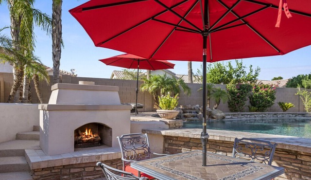 POOL TIME PARADISE -Resort Yard/ 4BR/ Heated Pool/ Spa/ Fireplace