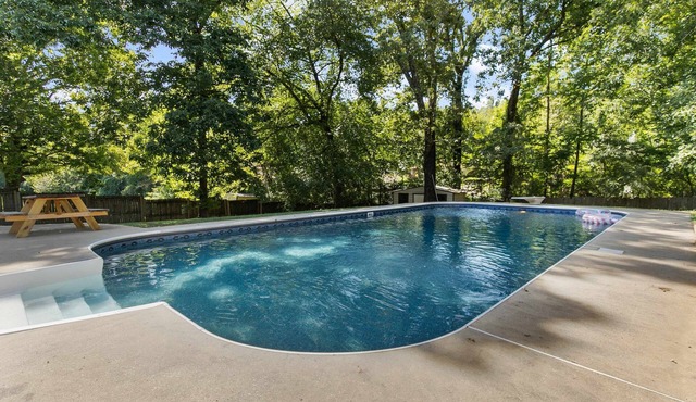 Pool & Two Kitchens! Family Friendly in Forestdale